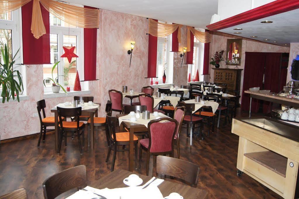 Hotel "Drei Rosen" Ohg Regina & Hans - Peter Fassbinder Leinefelde-Worbis Экстерьер фото